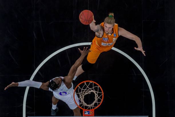 随着足球世 随着足球世